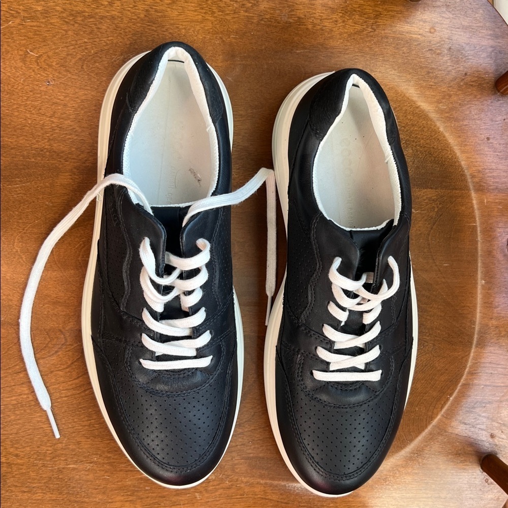 Women’s Ecco Black Leather Sneakers - Picture 2 of 7